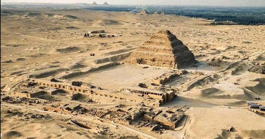 Un estudio sugiere que la piraacutemide de Saqqara fue construida con ayuda de un ascensor hidraacuteulico