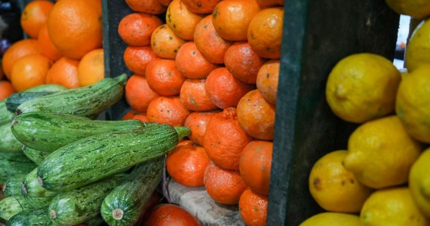 Alimentos- el consumidor pagoacute maacutes de 3 veces lo que cobroacute el productor en julio