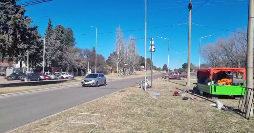 Comenzaron a colocar las caacutemaras para las fotomultas en la Avenida Peroacuten