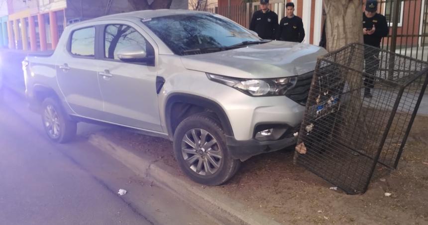 Se descompensoacute y chocoacute contra un aacuterbol y un canasto de basura