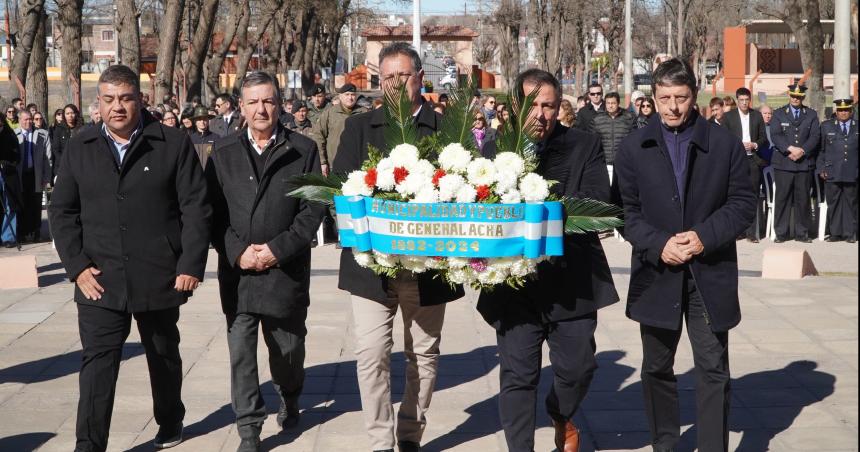 Acha festejoacute entre mensajes poliacuteticos