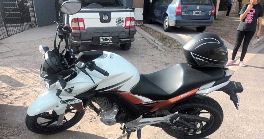 Un motociclista herido tras ser embestido por una camioneta