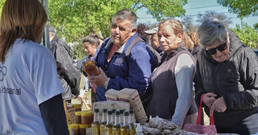 Jueves de imbatibles ofertas en el Moacutedulo Despensa del Barrio Esperanza