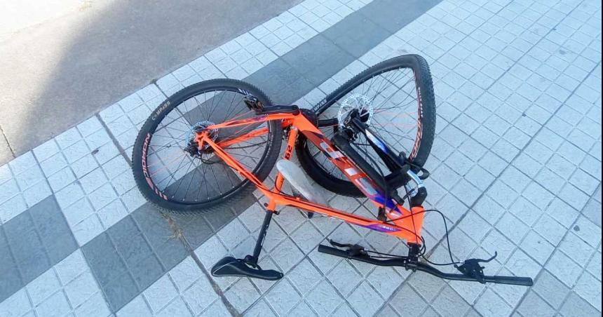 Un herido en un choque entre auto y una bicicleta en Santa Rosa