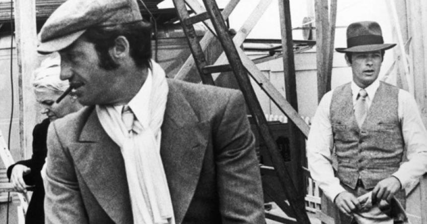 Delon y Belmondo una rivalidad que elevoacute la leyenda del cine franceacutes