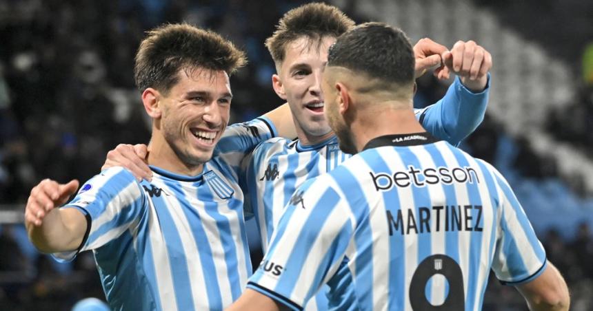 Racing goleoacute y avanzoacute en la Sudamericana