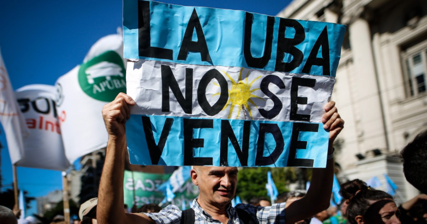 Milei tiene decidido vetar el financiamiento universitario en caso de que lo apruebe el Senado