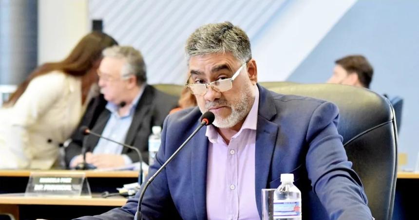 Vandalismo en La Adela- A lo mejor el problema del intendente es que no estaacute a la altura
