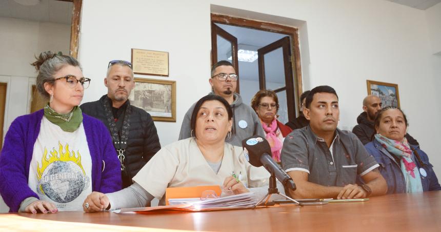 Denuncian que di Naacutepoli persigue a delegados gremiales