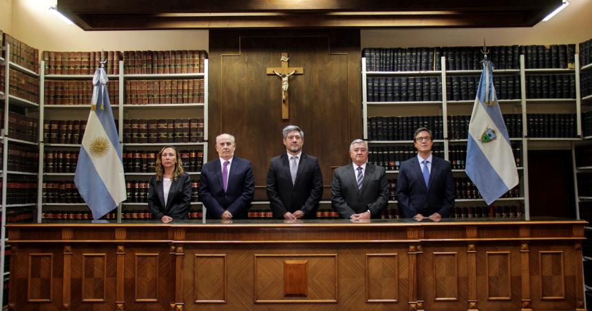 El STJ rechazoacute la demanda de un policiacutea que reclamaba salarios descontados
