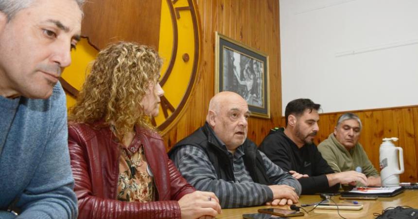 La Intersindical se suma a la marcha contra el Gobierno de Milei por la educacioacuten