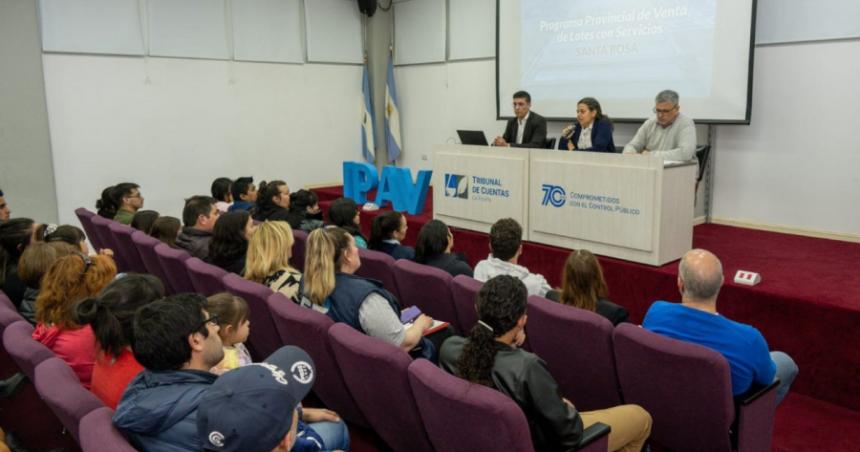 Charla para adjudicatarios de Lotes con servicios