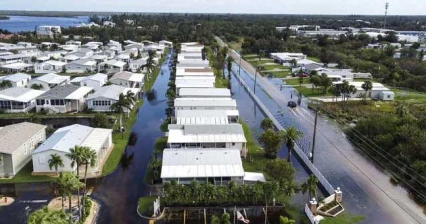 Al menos diez personas murieron en Florida por el paso del huracaacuten Milton