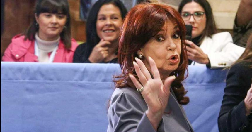 Cristina Kirchner acusoacute a gobernadores peronistas de transfuguismo poliacutetico
