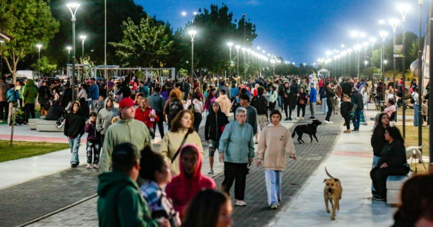 El Parque Lineal fue copado por miles de personas