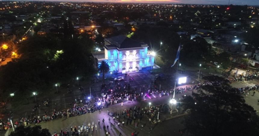 Realizan feria desfile y acto oficial por el aniversario de General Pico