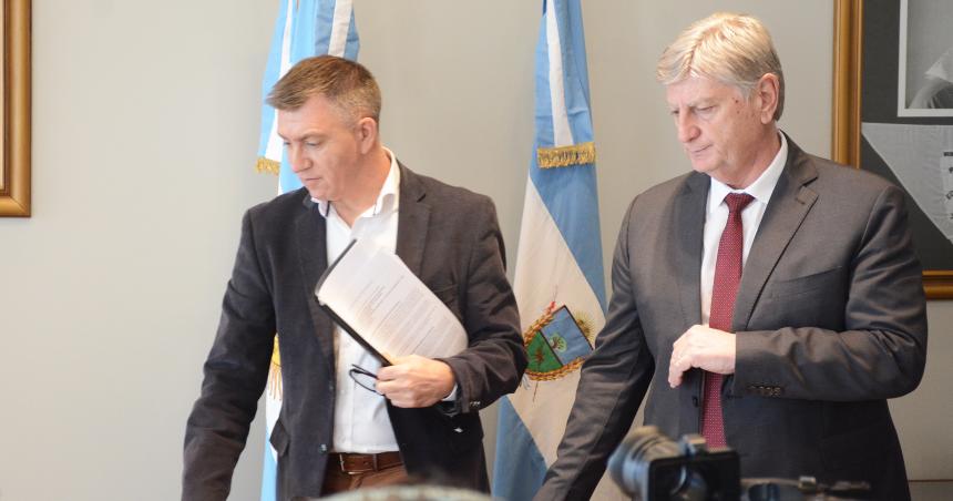 Una puerta abierta al diaacutelogo y el lobby para un retroceso