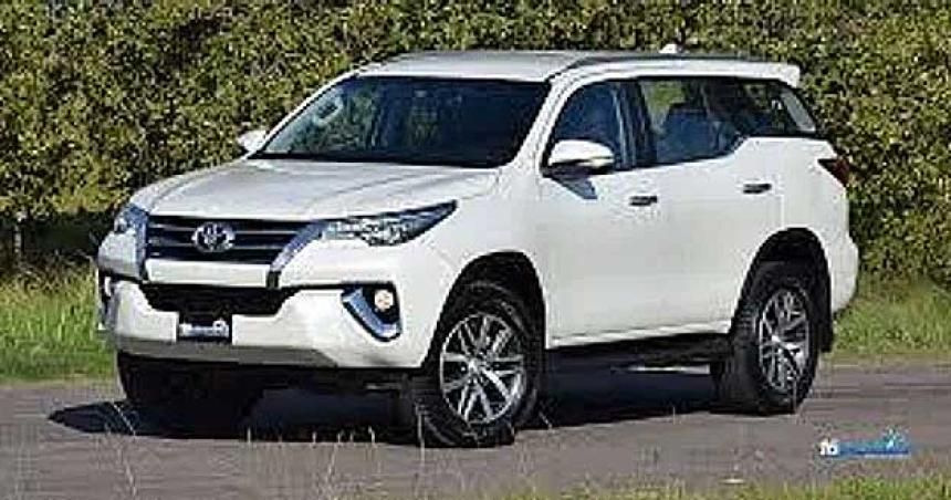 Esta es la camioneta que habriacutea comprado Gloria Ruiz con fondos puacuteblicos