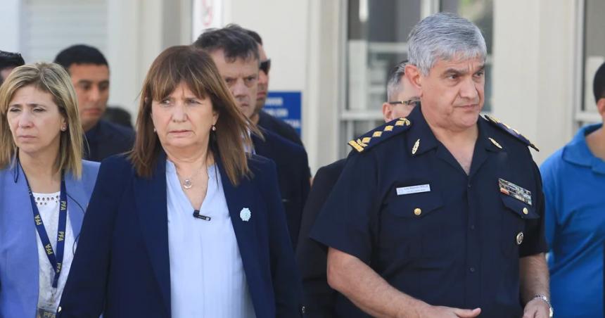 El jefe de la Federal usoacute un avioacuten de la fuerza para llevar a familiares a su casamiento