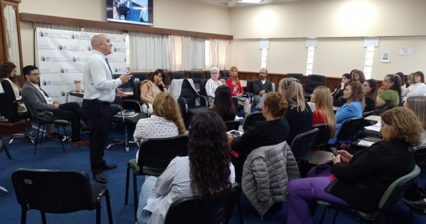 Una amplia audiencia en conversatorio sobre adolescentes en conflicto con la ley