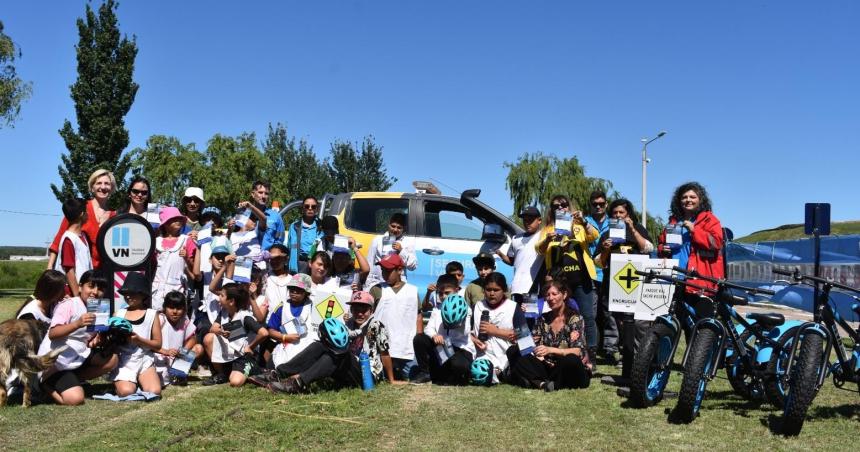 Realizaron actividad de concientizacioacuten vial en la Isla de los Nintildeos