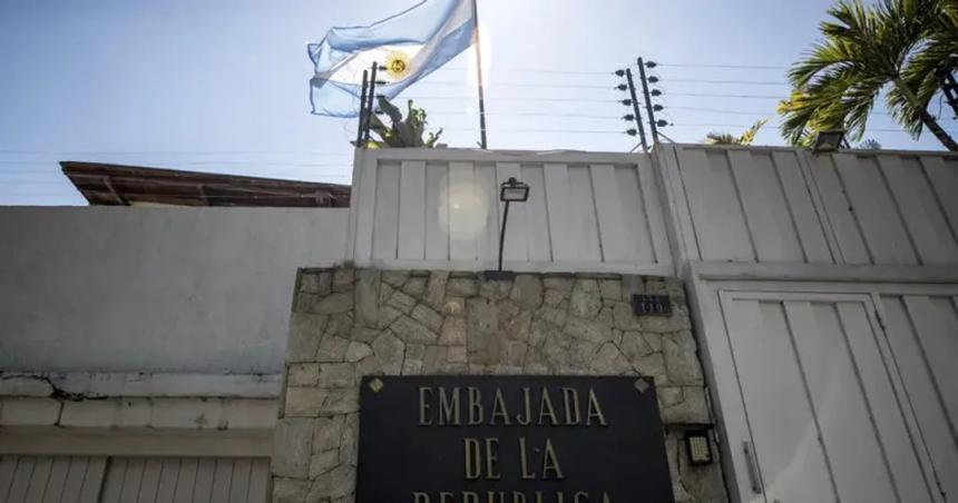 El Gobierno expresoacute su preocupacioacuten por la alarmante situacioacuten de los seis asilados en la embajada Argentina en Venezuela