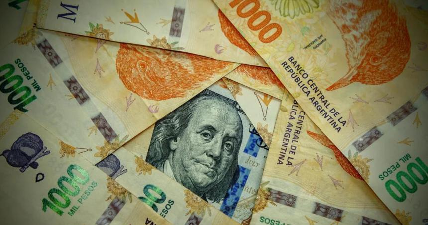 Dolarizacioacuten cepo y cierre del Banco Central las promesas econoacutemicas que Milei todaviacutea no pudo cumplir