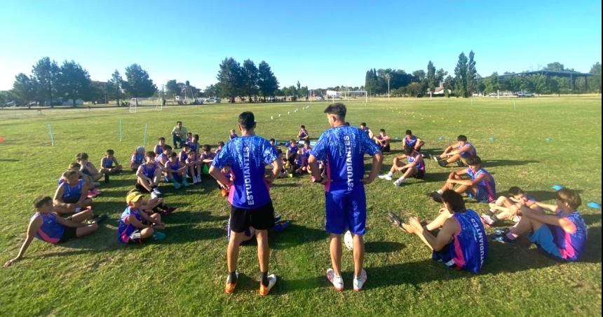 Estudiantes volvioacute a la praacutectica del fuacutetbol
