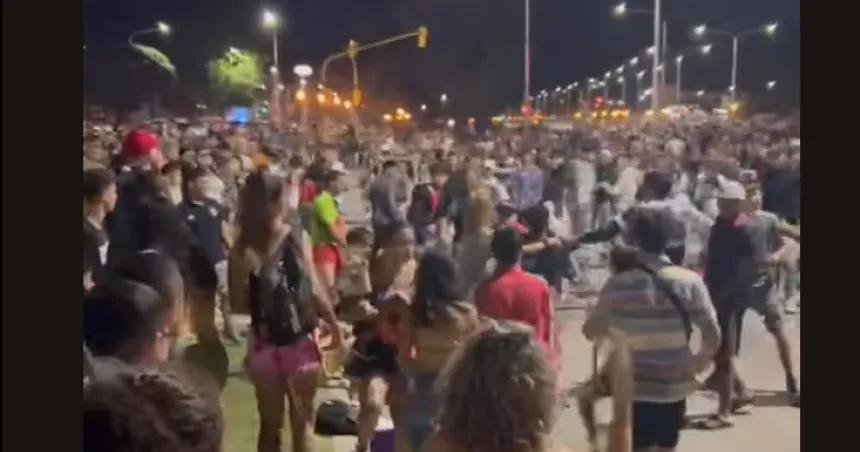 Dos policiacuteas heridos durante nuevos incidentes en el Festival de Calles