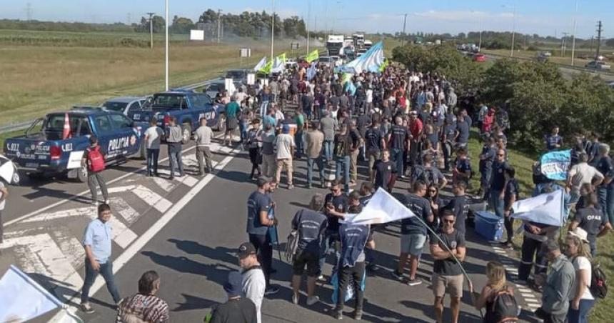 Acindar suspendioacute a 700 trabajadores y 400 contratistas