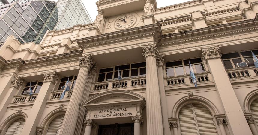 La venta de divisas del Banco Central alcanzoacute un reacutecord semanal en la era Milei