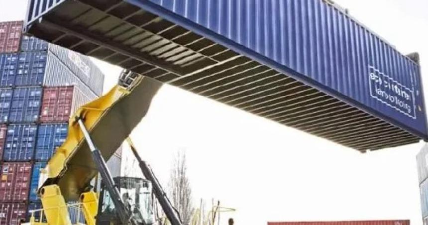 Esperan superaacutevit comercial este antildeo aunque el precio del doacutelar impulsaraacute maacutes las importaciones que las exportaciones