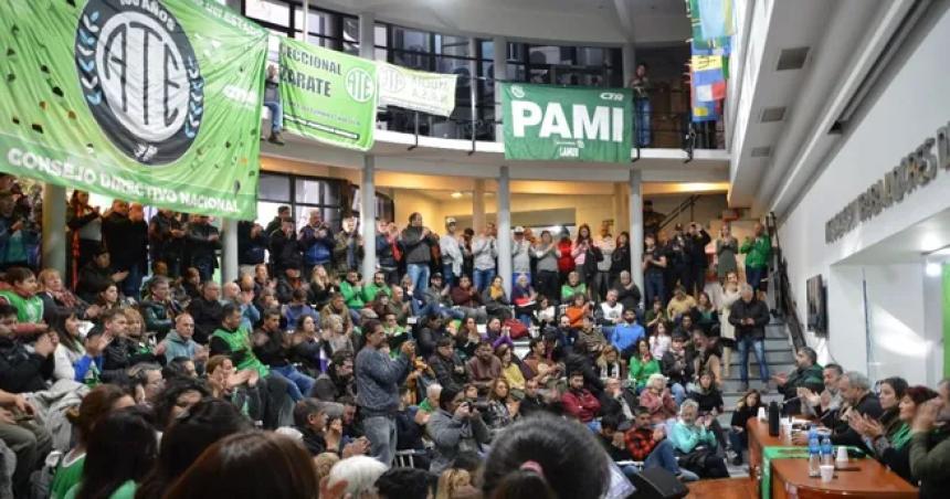 Trabajadores del Estado inician medidas de fuerza ante una nueva ola de despidos
