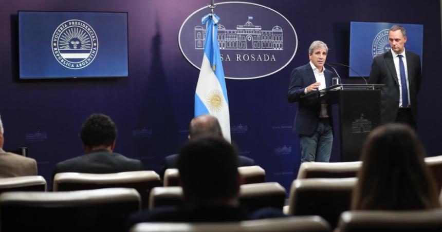 Confirman que el FMI pide devaluar y unificar el tipo de cambio