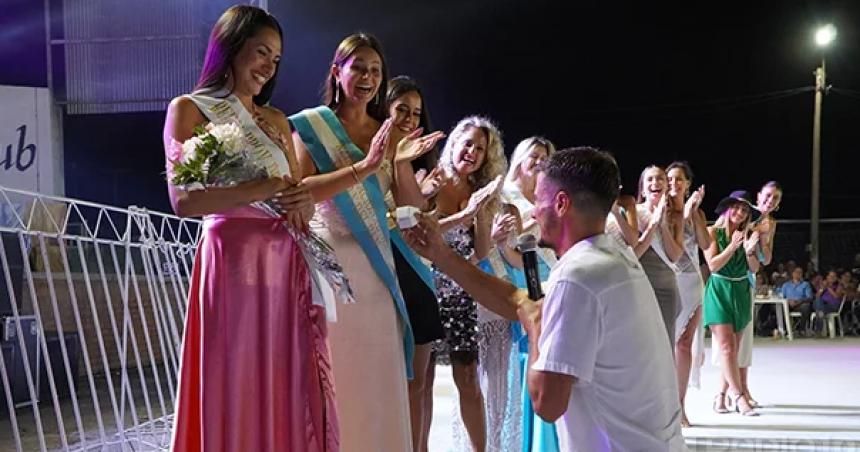Otra propuesta de casamiento en plena Fiesta del Trigo en Castex