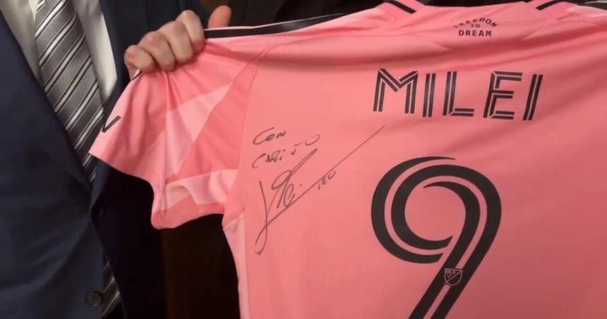 Milei bancoacute a Messi de la amenaza de un periodista k