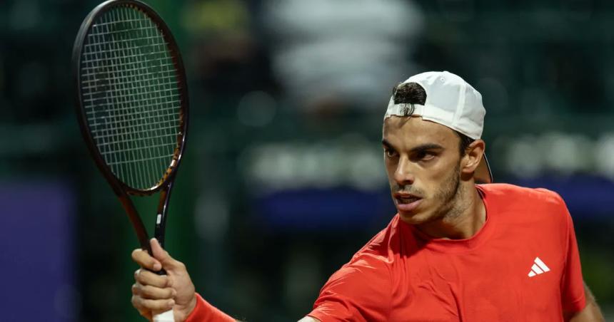 Francisco Ceruacutendolo hizo historia al vencer a Zverev