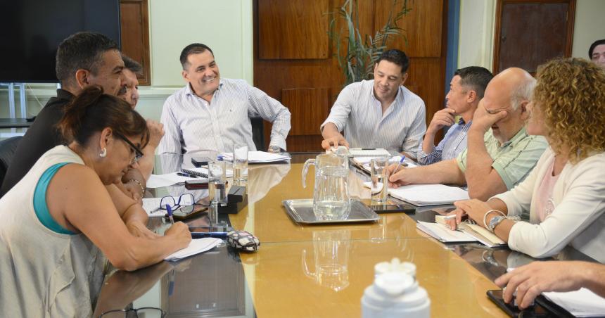 El Gobierno ofrece aumentos por inflacioacuten maacutes 5-en-porciento- trimestral