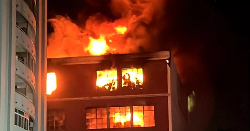 Un incendio hizo explotar un galpoacuten en Avellaneda