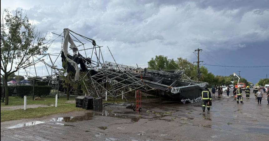 San Martiacuten- vientos huracanados destrozaron el escenario de la Fiesta de la Sal