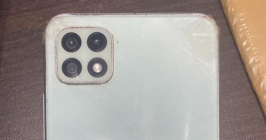 Toay- una mujer roboacute un celular en un supermercado