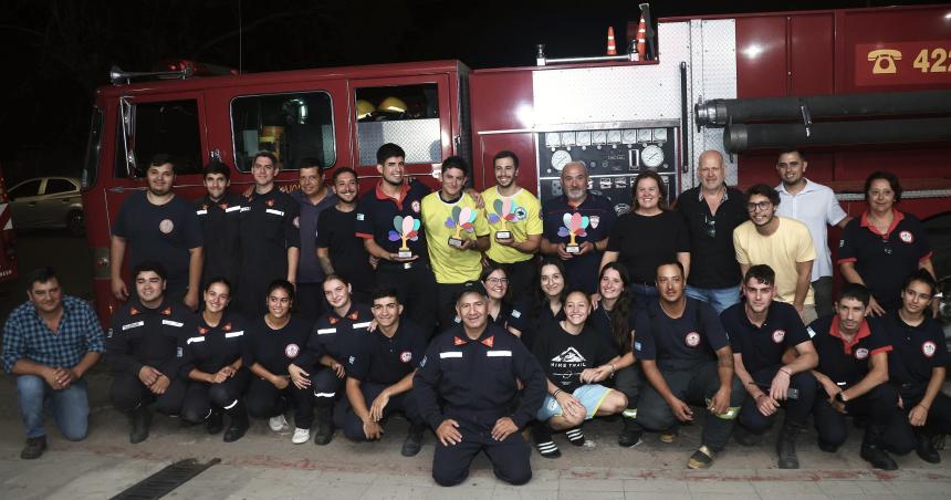 Fernanda Alonso recibioacute a los brigadistas que combatieron los incendios en el sur del paiacutes