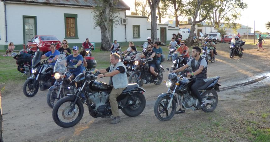 Masivo motoencuentro en la localidad de Peruacute