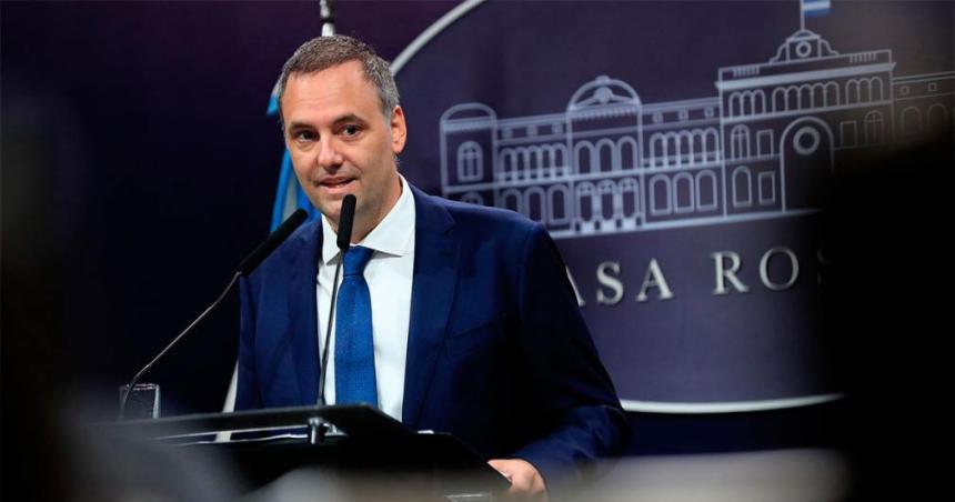 El Gobierno analiza colocar un botoacuten silenciador en las conferencias de prensa de Adorni