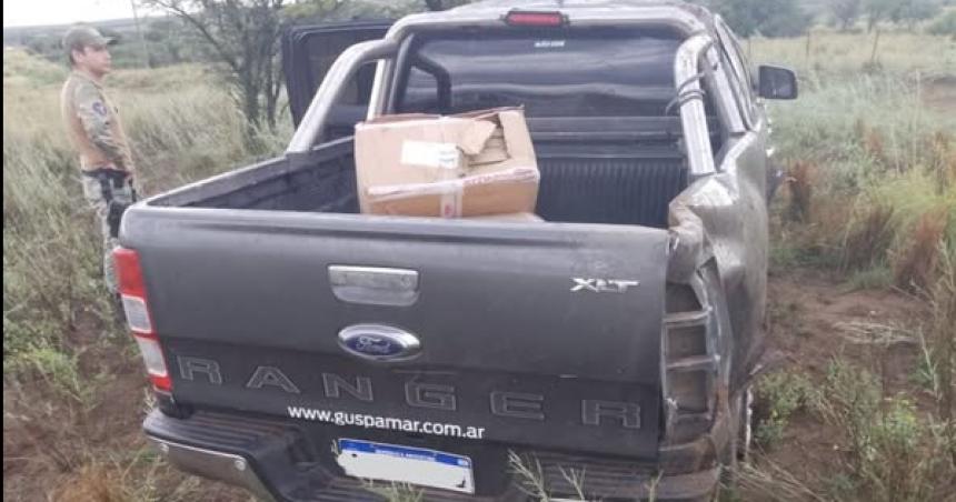 Perdioacute el control de la camioneta por la lluvia y volcoacute en la ruta 9