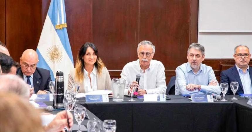 El gobierno anuncioacute que el Ministerio de Salud absorberaacute las funciones del Instituto Nacional del Caacutencer- Un mayor control