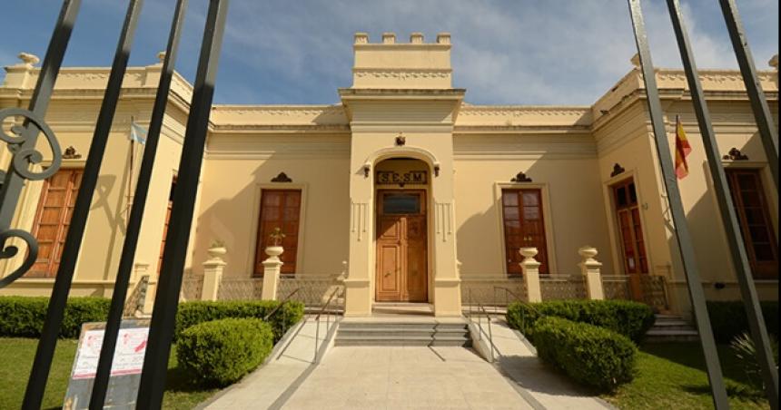Por la lluvia se suspendioacute el festejo del aniversario del Teatro Espantildeol
