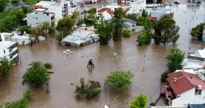 Temporal en Bahiacutea Blanca Imaacutegenes y videos de terror y un reacutecord que quedaraacute en la historia