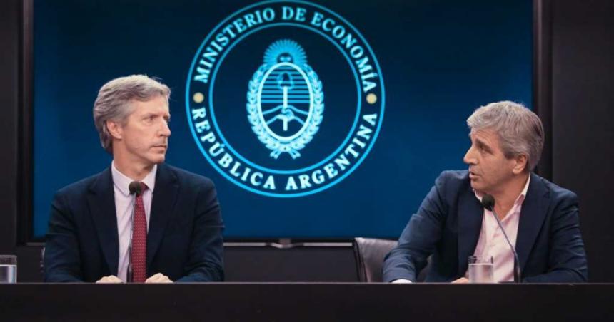 El mercado apuesta a una devaluacioacuten y sube el precio del doacutelar futuro