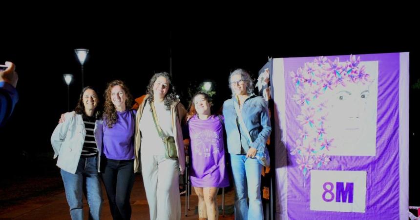 Con gran concurrencia se desarrolloacute la Feria 8M en el playoacuten del ferrocarril de General Pico